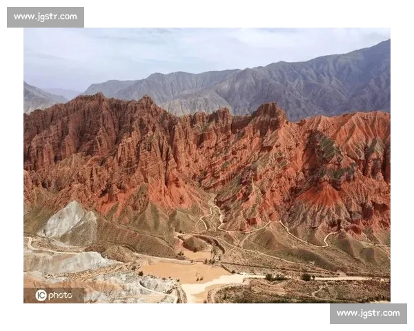 青海贵德：3500 选手逐梦黄河丹霞间